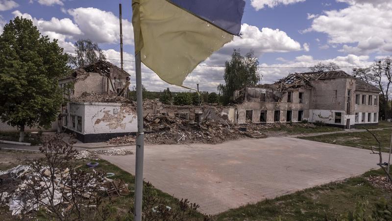 Școală distrusă de bombardamente în regiunea Harkov din estul Ucrainei, Foto: Ken Cedeno / UPI / Profimedia Images