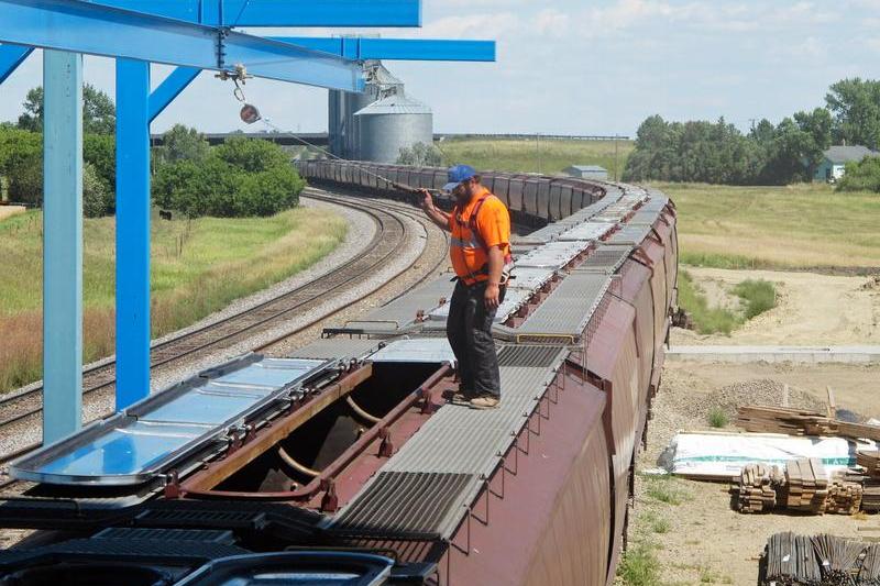 Tren ce transporta grau, Foto: James MacPherson / Associated Press / Profimedia