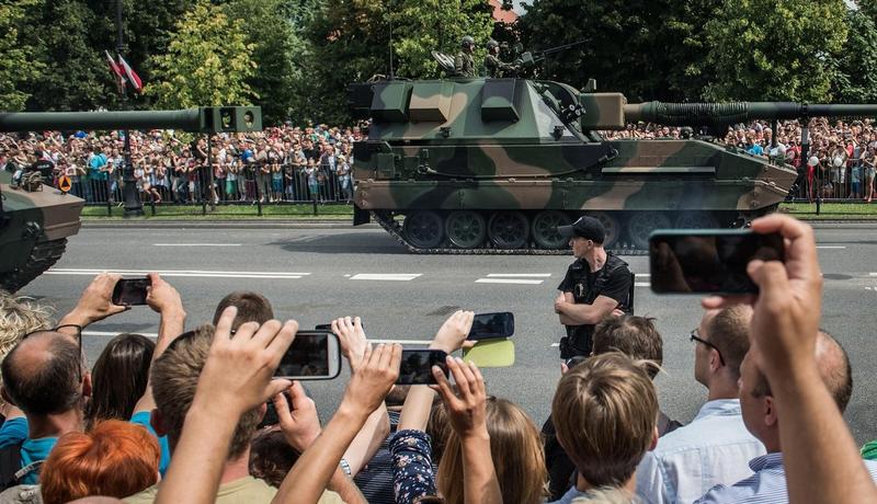 Obuziere poloneze AHS Krab la o parada militara din Polonia, Foto: Konrad Zelazowski / Alamy / Profimedia Images