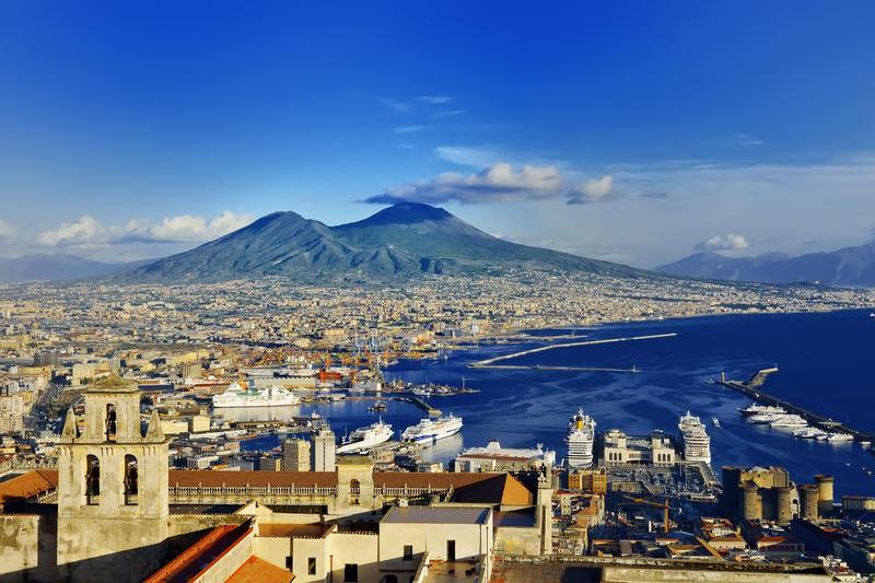 Vulcanul Vezuviu este situat la aproximativ 10 km de orașul italian Napoli, Foto: DreamsTime