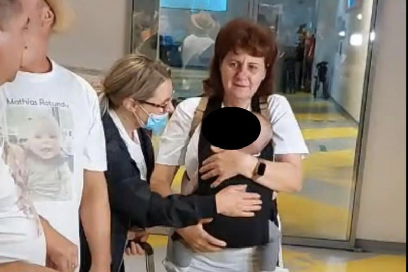 Copilul internat cu suspiciunea că ar fi avut ”sindromul bebeluşului scuturat” a fost repatriat in Romania, Foto: captura Facebook / Gabriela Firea