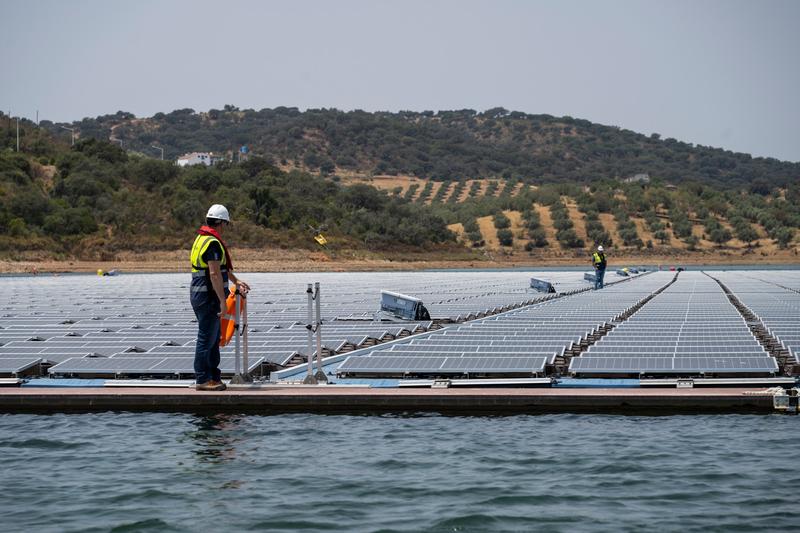 Cel mai mare parc solar plutitor din Europa se află în regiunea Alqueva din Portugalia, Foto: SOPA Images / ddp USA / Profimedia