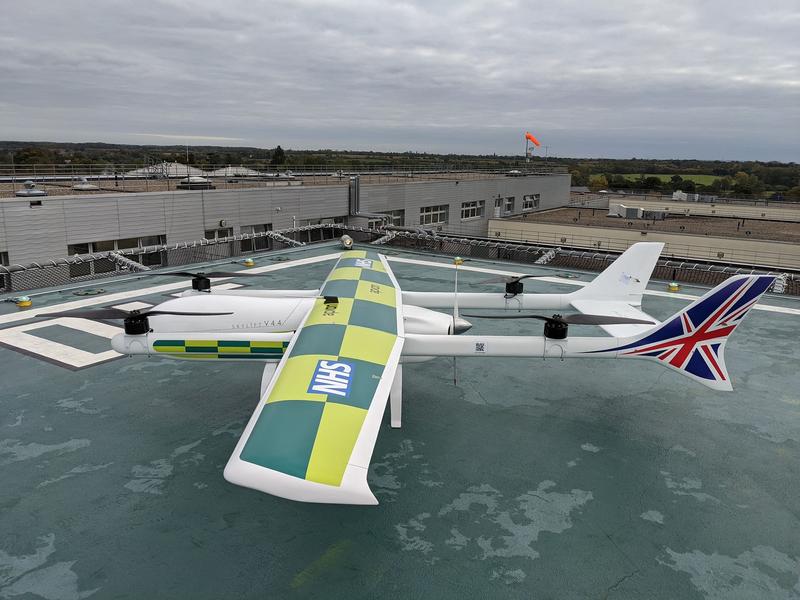 Medicamente pentru pacienții bolnavi de cancer au fost transportate cu o dronă în Marea Britanie, Foto: Apian/Cover Images/INSTARimages.com / INSTAR Images / Profimedia