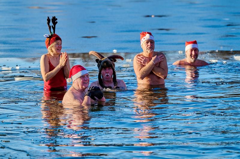 Germani din Berlin fac baie in apa inghetata, Foto: AFP / AFP / Profimedia