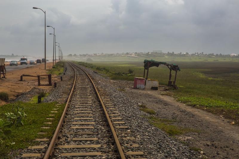 O veche linie de cale ferata in Ghana, Foto: Ntsmedia, Dreamstime.com