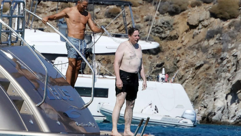 Elon Musk a apărut la bustul gol în Mykonos, Foto: Hotnews