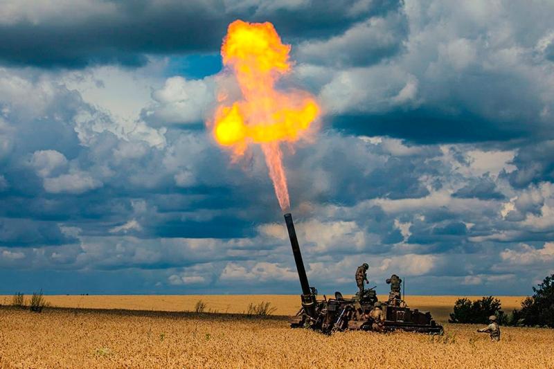 Razboi in Ucraina - rușii trag cu un mortier autopropulsat 2S4 Tyulpan, Foto: Russian Defense Ministry Press Service / AP - The Associated Press / Profimedia Images