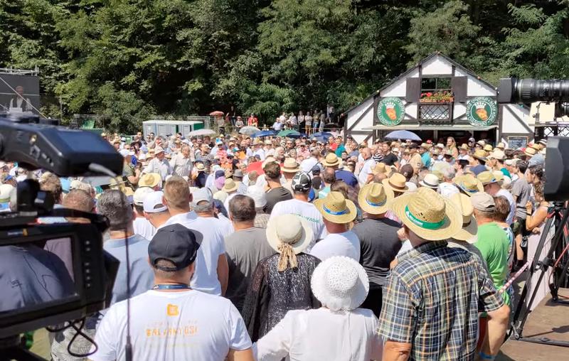 Multimea de la Baile Tusnad in timpul discursului lui Viktor Orban, Foto: Captura YouTube
