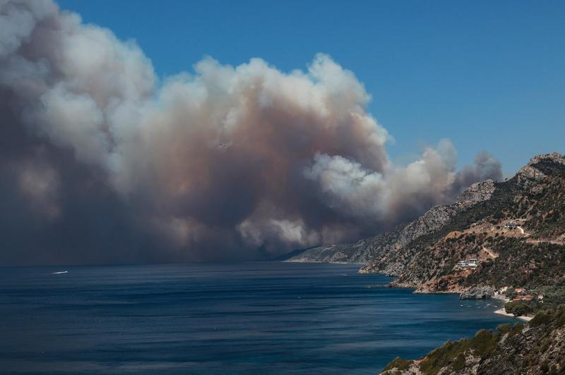 Incendiul si fumul in timp ce se apropia de Vatera, Foto: Manolis Lagoutaris / AFP / Profimedia Images