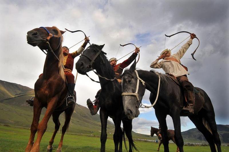 Concurs de tir cu arcul in Kârgâzstan, Foto: Viktor Drachev / TASS / Profimedia Images