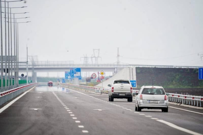 De azi s-a scumpit rovinieta pentru mașini mici. Cât este în lei noua taxă de drum / Cresc și amenzile