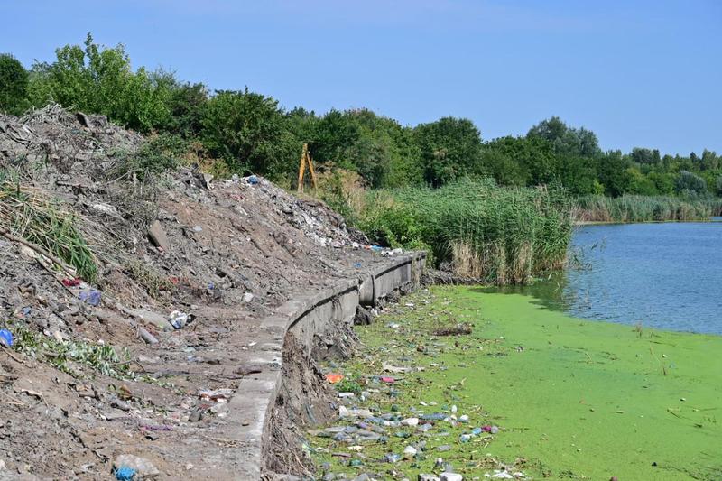 Mizerie pe lac din Bucuresti, Foto: Facebook Radu Mihaiu