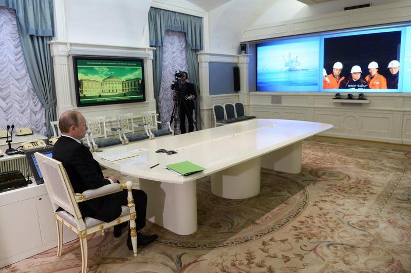 Vladimir Putin intr-o videoconferinta cu angajati ai Sahalin-1, Foto: Nikolsky Alexei / TASS / Profimedia Images