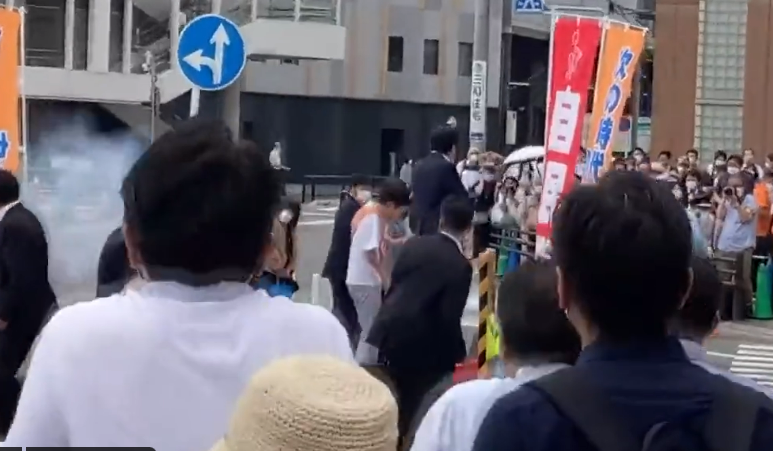 Shinzo Abe impuscat in spate, Foto: Captura video