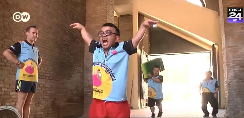 Folosirea persoanelor cu nanism pe post de clovni în coridele spaniole stârnește controverse, Foto: Captură video