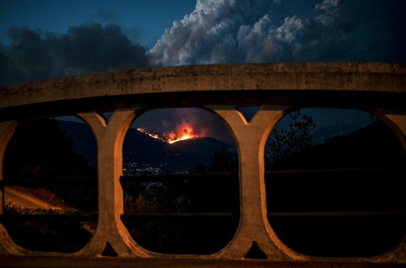 Fumul de la un incendiu uriaș din Portugalia a ajuns până în Madrid, la 400 de km distanță, Foto: PATRICIA DE MELO MOREIRA / AFP / Profimedia