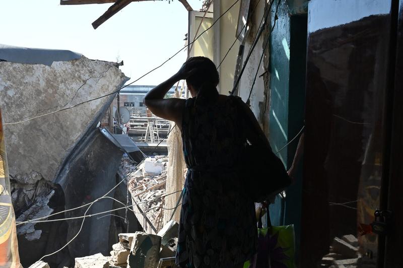 Război în Ucraina: Clădiri rezidențiale din orașul Harkov distruse de atacuri cu rachetă rusești, Foto: SERGEY BOBOK / AFP / Profimedia