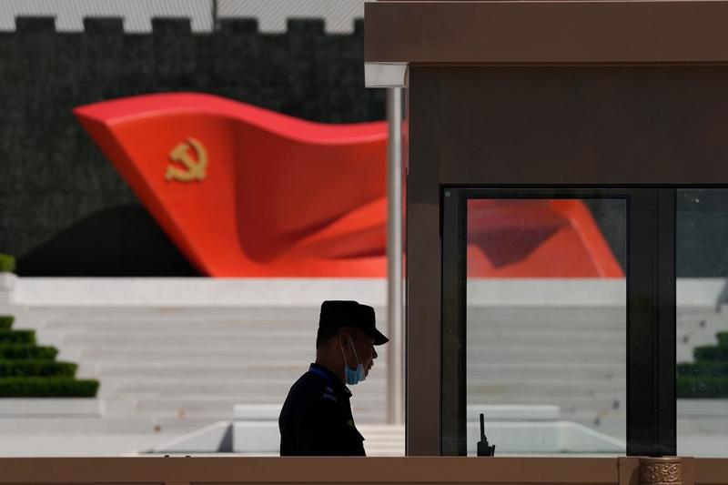 Soldat chinez la monumentul Partidului Comunist, Foto: Ng Han Guan / AP - The Associated Press / Profimedia