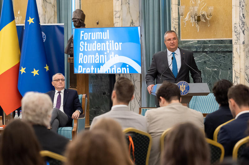 Nicolae Ciuca si Sorin Cimpeanu la Forumul Studentilor, Foto: Guvernul Romaniei