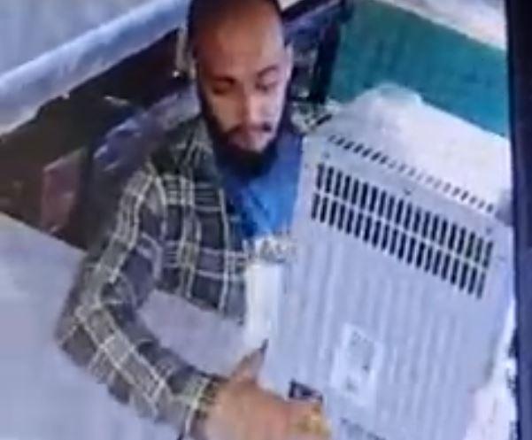 Un turist pleacă cu tot cu frigider de la pensiune, Foto: Captura Facebook