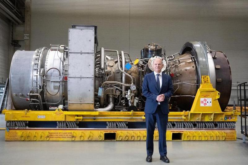 Olaf Scholz a fost personal sa inspecteze turbina, Foto: BERND THISSEN / AFP / Profimedia