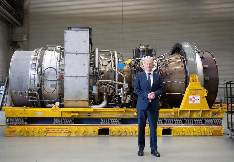 Olaf Scholz a fost personal sa inspecteze turbina, Foto: BERND THISSEN / AFP / Profimedia