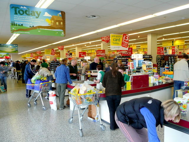 Cumpărături la supermarket în Marea Britanie, Foto: geograph.org.uk