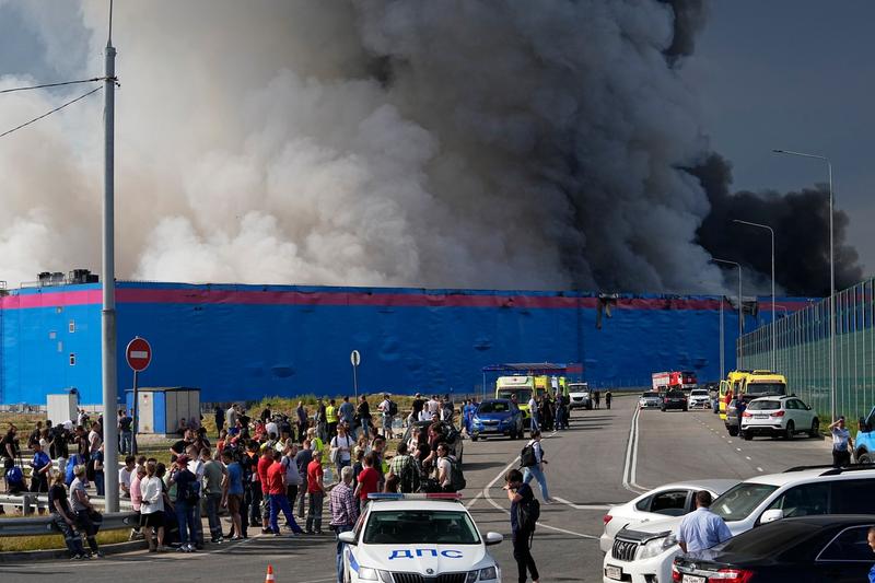 Incendiu puternic la un depozit aparţinând principalului retailer online din Rusia, Foto: Alexander Zemlianichenko / AP - The Associated Press / Profimedia