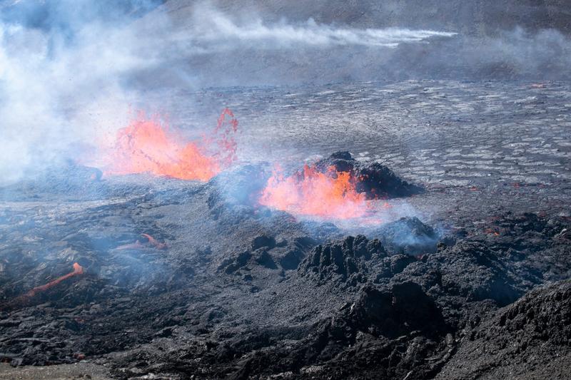 Gazele nocive emanate de o nouă erupţie vulcanică ar putea ajunge până în capitala Islandei, Foto: Jeremie RICHARD / AFP / Profimedia