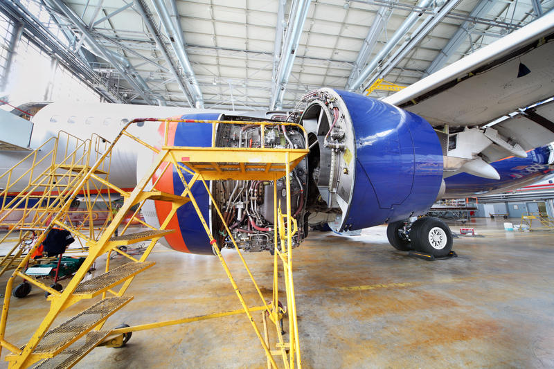 Motor scos de pe un avion Aeroflot, Foto: DreamsTime