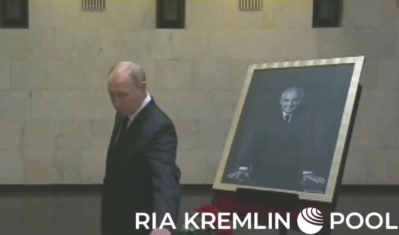 Vladimir Putin la sicirul lui Mihail Gorbaciov, Foto: Captura video