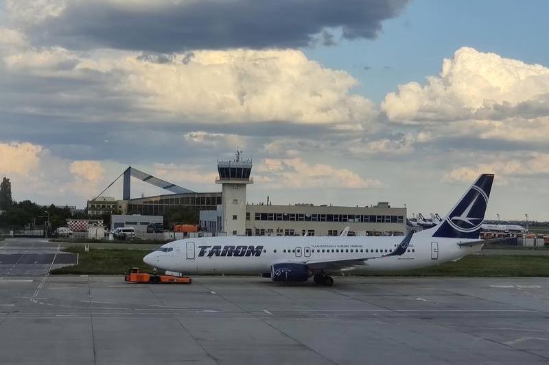 Avion Tarom pe aeroportul Otopeni, Foto: HotNews.ro / Victor Cozmei