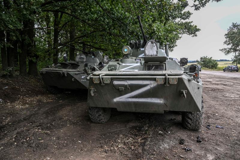 Tancuri rusești părăsite în orașul Balaklia, Foto: Juan BARRETO / AFP / Profimedia