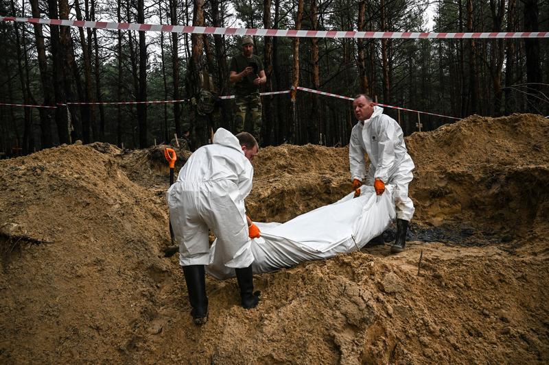 Groapă comună în orașul Izium, Foto: Juan BARRETO / AFP / Profimedia