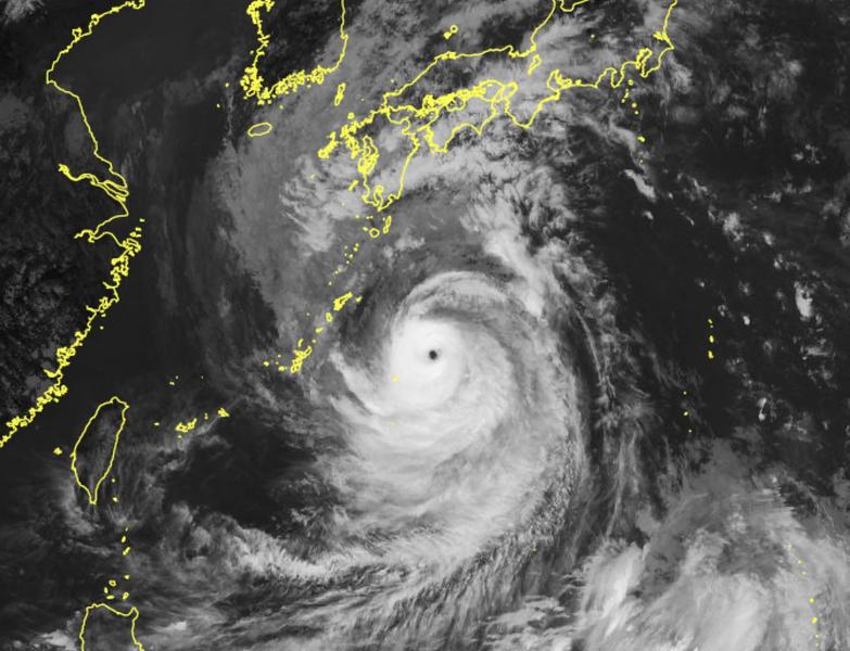 Un sufertaifun amenință Japonia, Foto: Handout / AFP / Profimedia