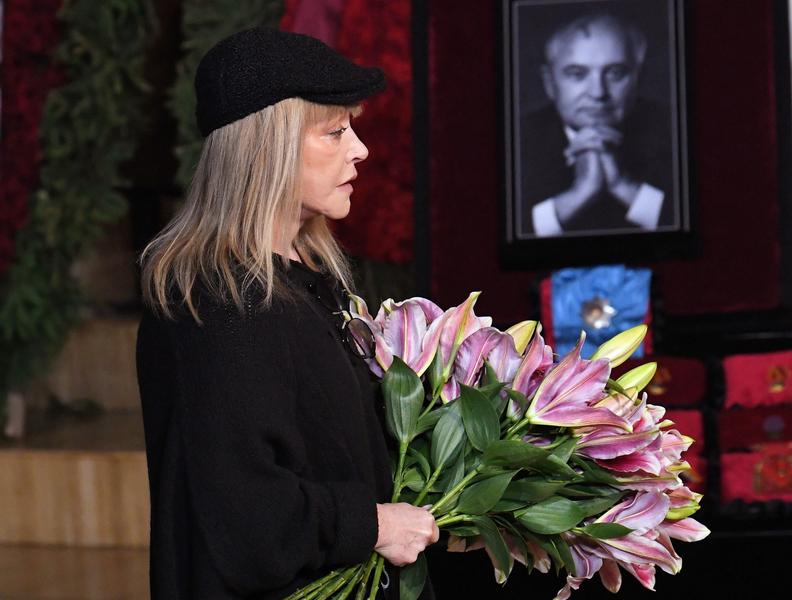 Alla Pugaciova oferindu-si ultimele omagii lui Mihail Gorbaciov, Foto: Kommersant Photo Agency / ddp USA / Profimedia