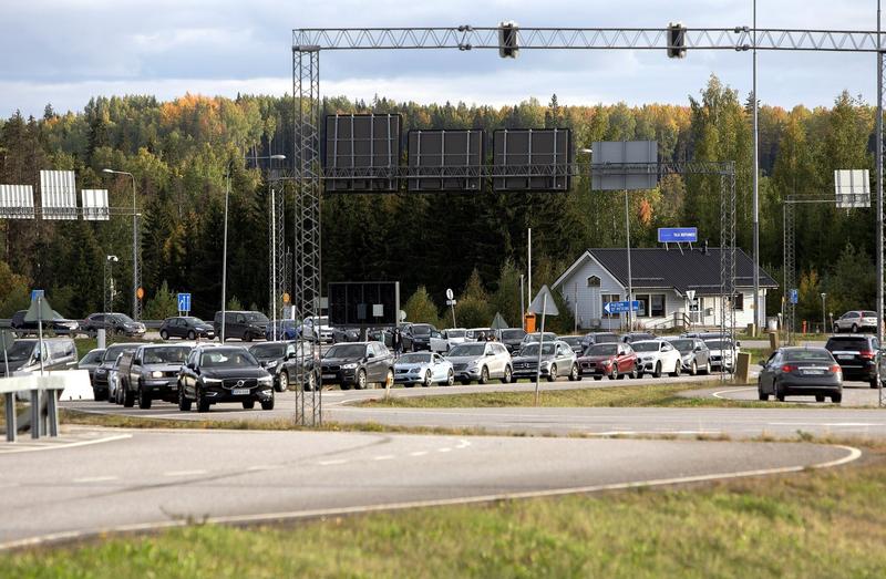 Rusii fac cozi imense la granita cu Finlanda pentru a fugi de incoporare in razboiul lui Putin, Foto: Lauri Heino / Shutterstock Editorial / Profimedia Images