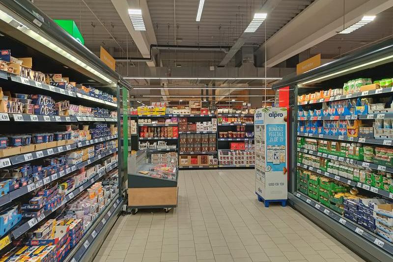 Atentie la cantitatea produselor din supermarketuri, Foto: Hotnews