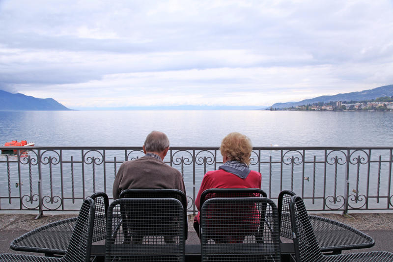 Pensionari pe malul lacului Geneva din Elveția, Foto: DreamsTime
