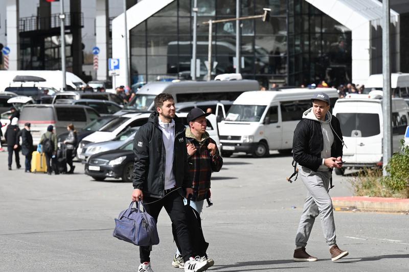 Rusii trec frontiera Rusia-Georgia pe jos, Foto: Vano Shlamov / AFP / Profimedia