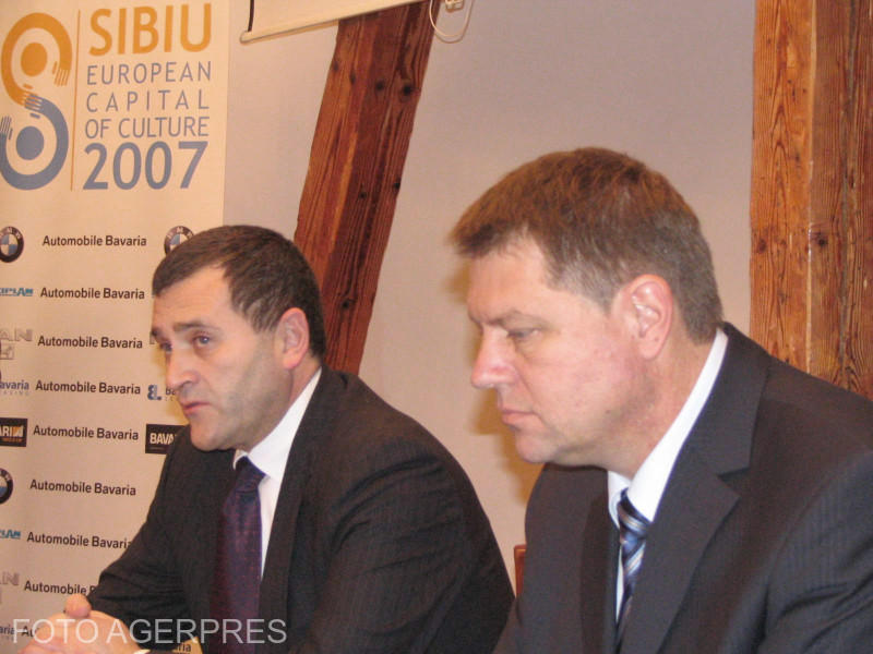 Klaus Iohannis și Michael Schmidt, directorul Automobile Bavaria , Foto: AGERPRES
