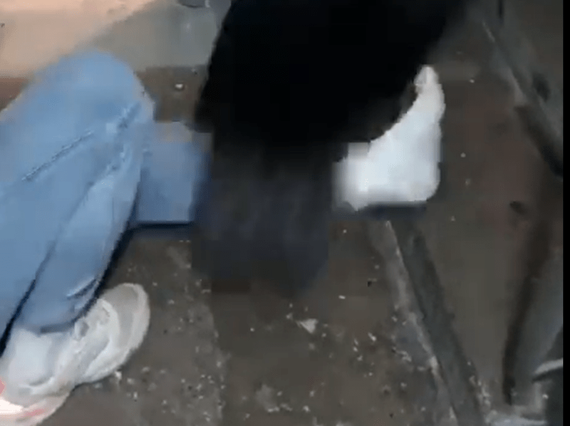 unii rusi isi rup picioarele pentru a scapa de incorporare, Foto: Captura video