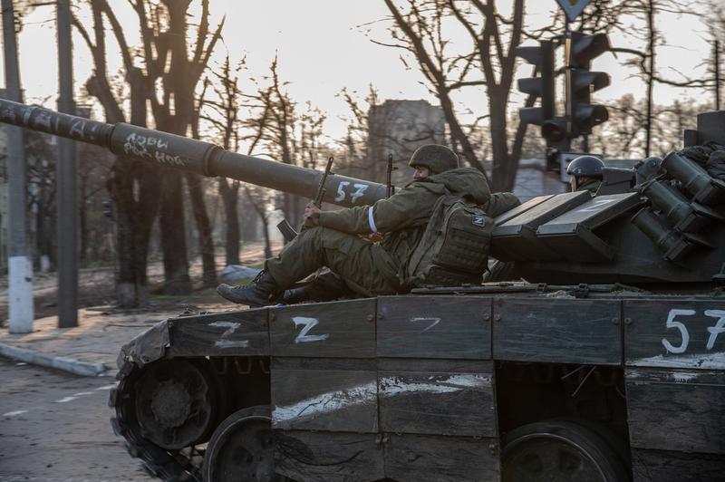 Război în Ucraina: Soldați ruși pe străzile din Mariupol, Foto: Maximilian Clarke/SOPA Images / Shutterstock Editorial / Profimedia