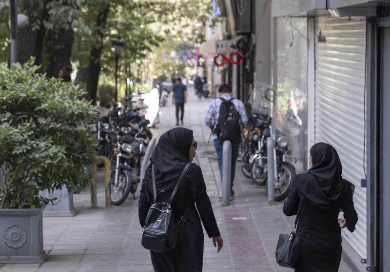 Femei pe stradă în Iran, Foto: Morteza Nikoubazl/NurPhoto / Shutterstock Editorial / Profimedia