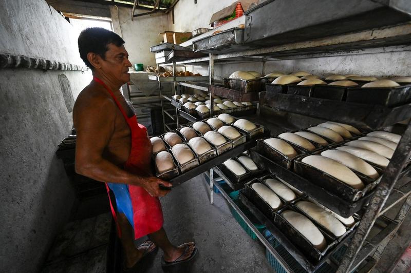 Brutar pregătindu-se să coacă pâine, Foto: Ishara S. Kodikara / AFP / Profimedia