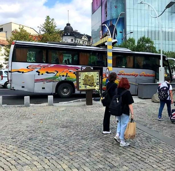 Autocar blocat la intrarea în Pasajul Unirii, Foto: Facebook/Daniel Băluță