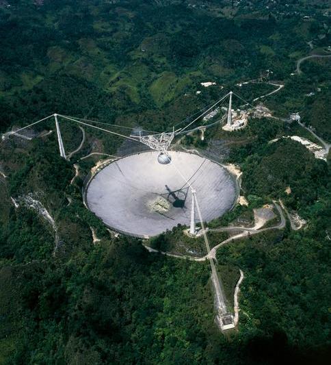Arecibo / radio telescop, Foto: DAVID PARKER / Sciencephoto / Profimedia