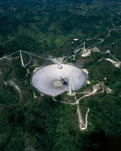 Arecibo / radio telescop, Foto: DAVID PARKER / Sciencephoto / Profimedia