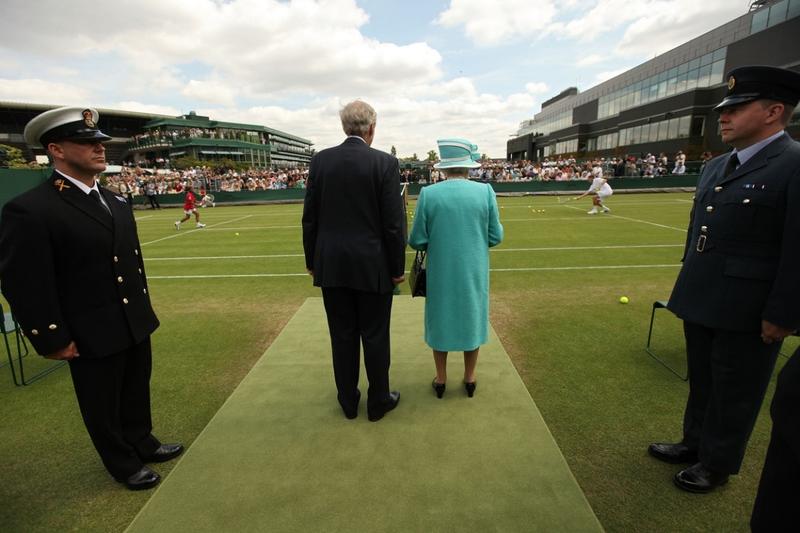 Regina Elisabeta a II-a a Marii Britanii, prezenta la Wimbledon in 2010, Foto: Oli Scarff / AP / Profimedia