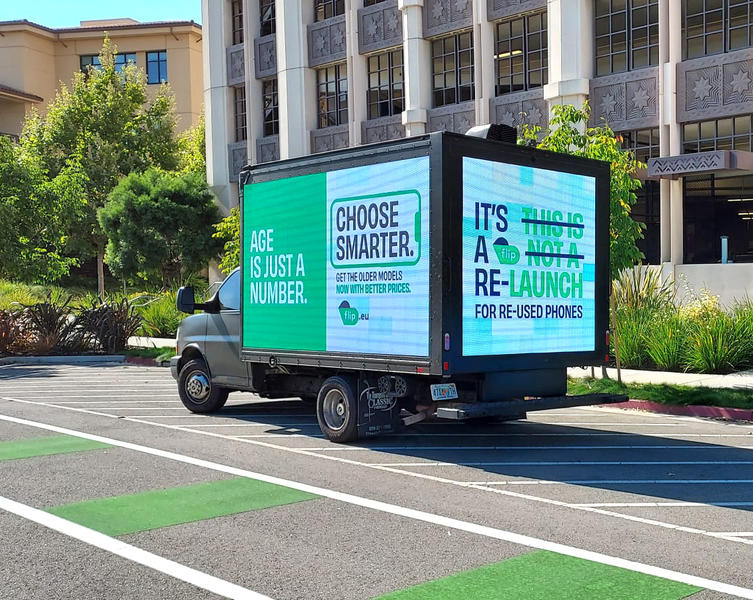 ​Triplare a cifrei de afaceri în primul semestru al 2022 pentru Flip.ro și o invitație inedită la sustenabilitate la lansarea iPhone 14, în campusul Apple din Cupertino, Foto: flip.ro